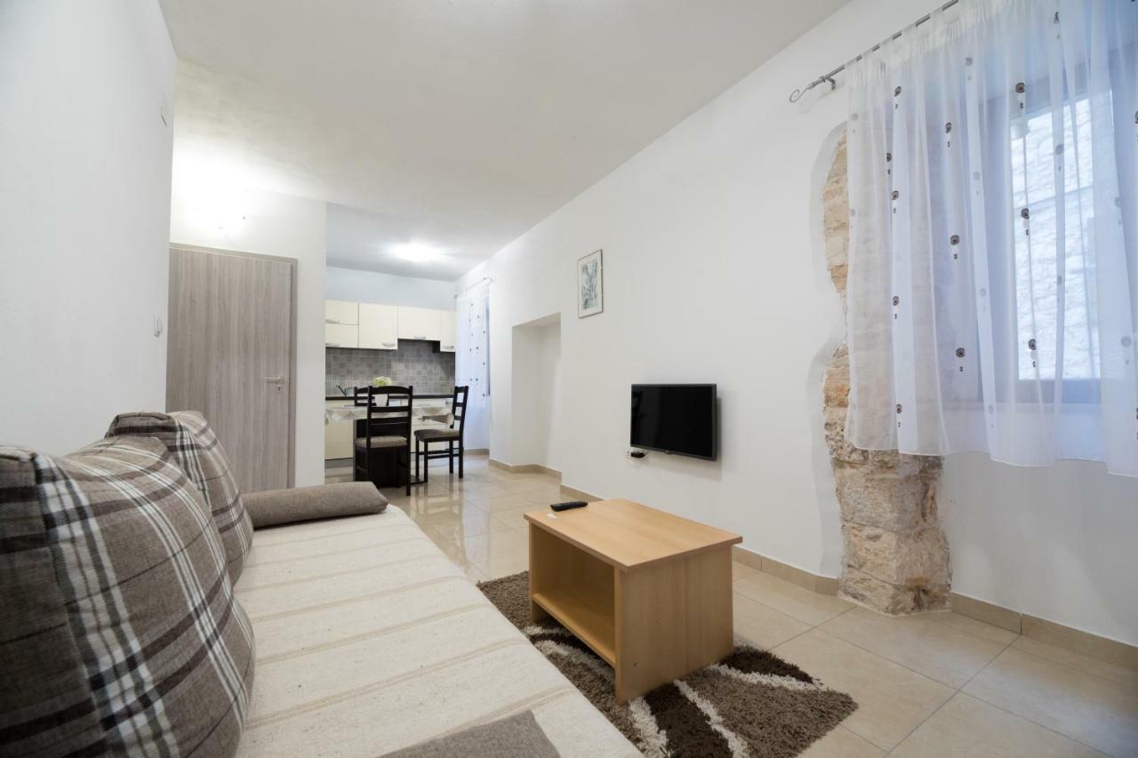 Apartment Elena Бале Екстер'єр фото