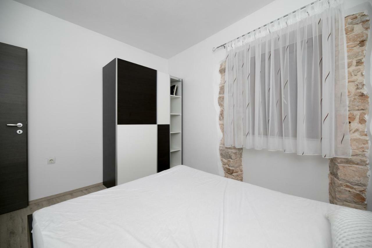 Apartment Elena Бале Екстер'єр фото