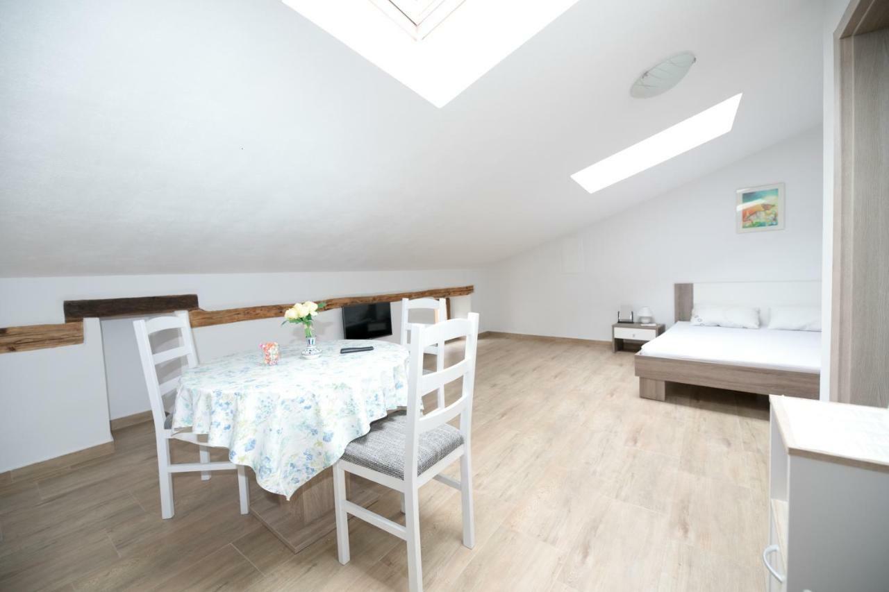 Apartment Elena Бале Екстер'єр фото