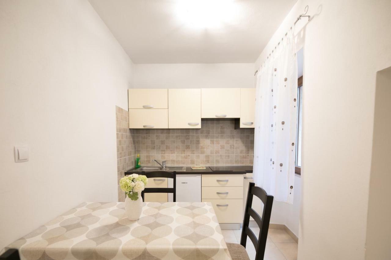 Apartment Elena Бале Екстер'єр фото
